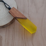Vintage men woman fashionable wood resin necklace pendant
