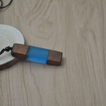 Vintage men woman fashionable wood resin necklace pendant